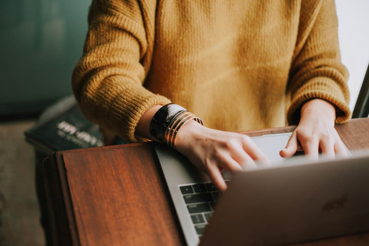 Trader joining a live session on a laptop